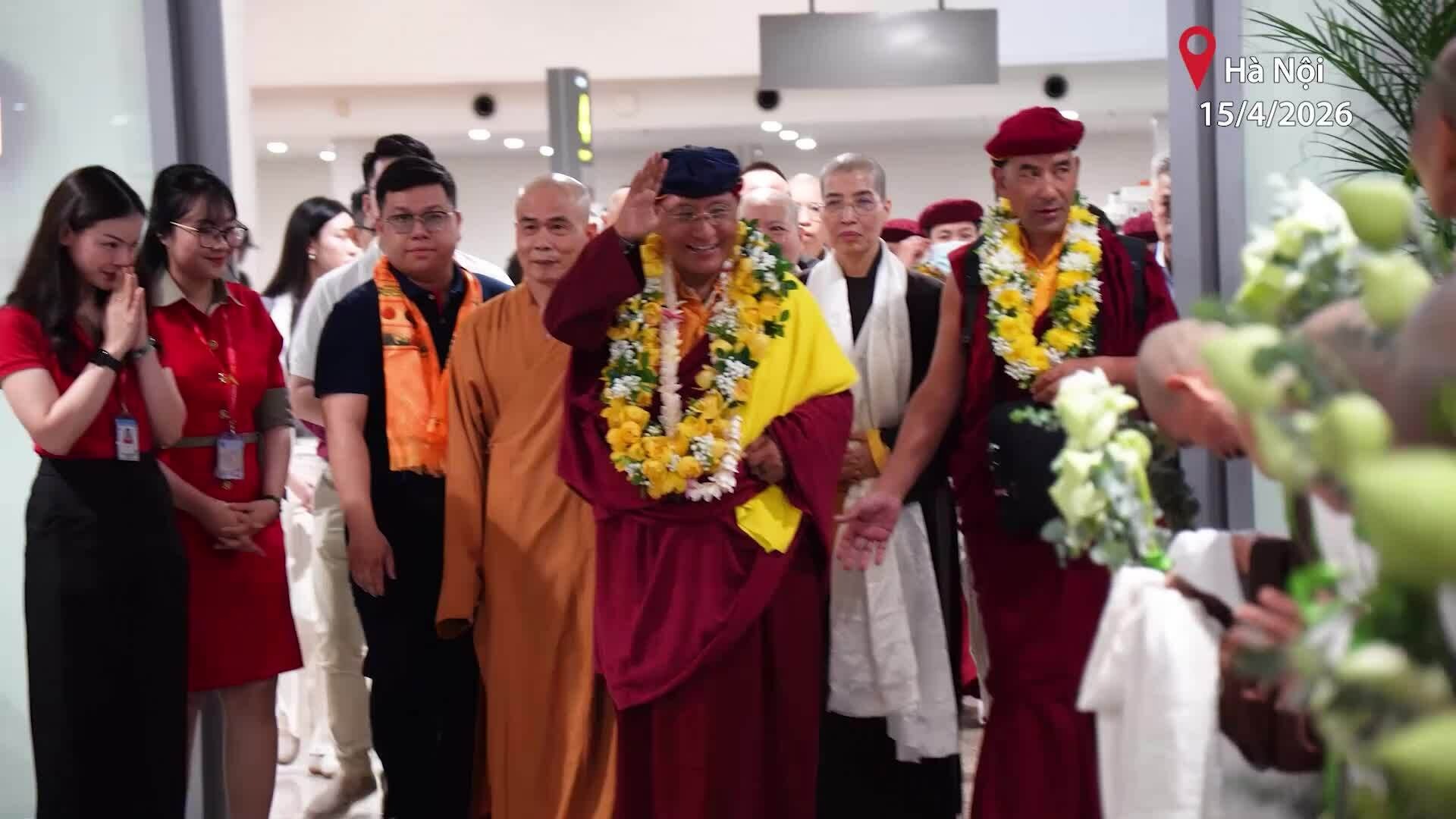 Hàng trăm người đón đoàn Truyền thừa Drukpa